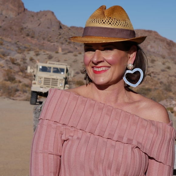 Topshop Heart Dangle Earrings Lightweight Silver Mirror Clubwear Event Party Fun - Picture 2 of 4